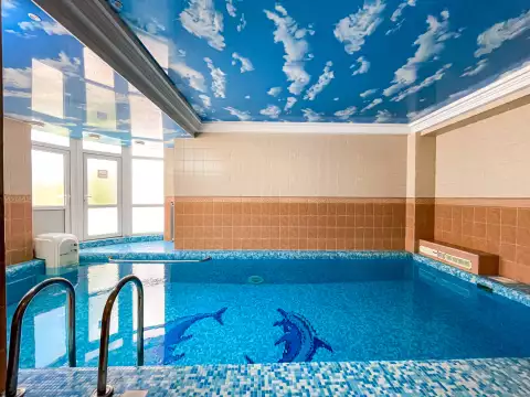 Крытый бассейн с подогревом